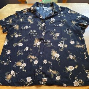 Bentley shirt buttons down size L in good condition